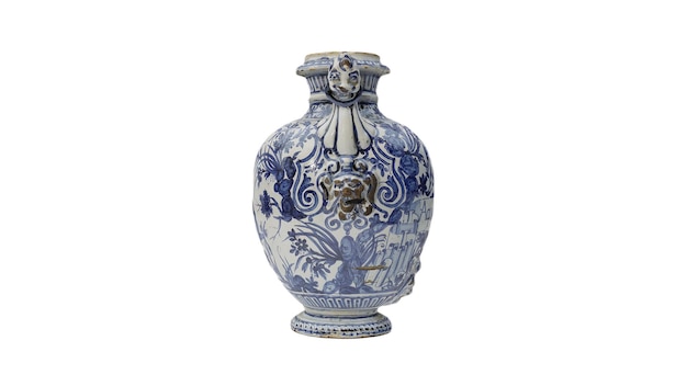Een blauw-witte vaas met een leeuw op de voorkant.