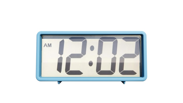 Een blauwe klok die zegt dat het 12:05 is.