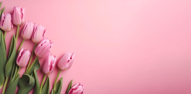 Een boeket lente tulpenbloemen op een roze achtergrond