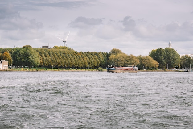 Een boot op de Rijn in Duitsland