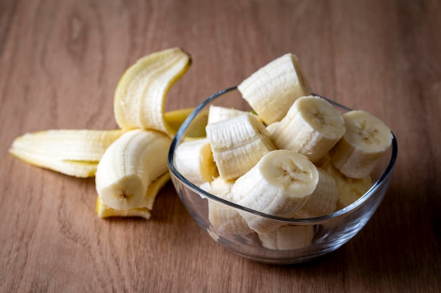 Een bos rauwe biologische bananen klaar om te eten