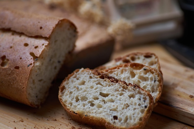 Een brood met gaten erin