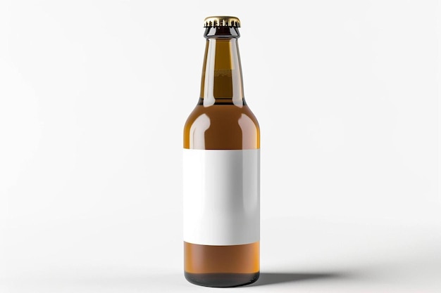 een bruine bierfles met een wit label