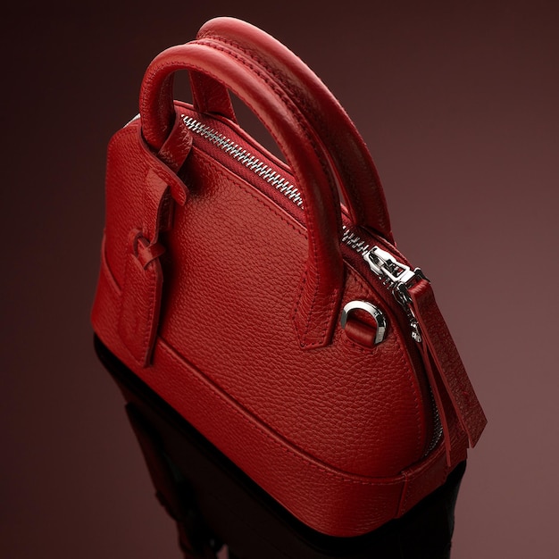 Een close-up shot van een luxe rode leren tas