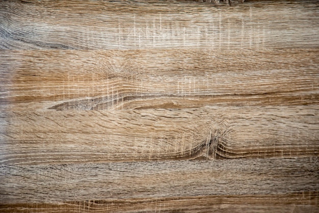 Een close-up van een houten plank met het woord hout erop