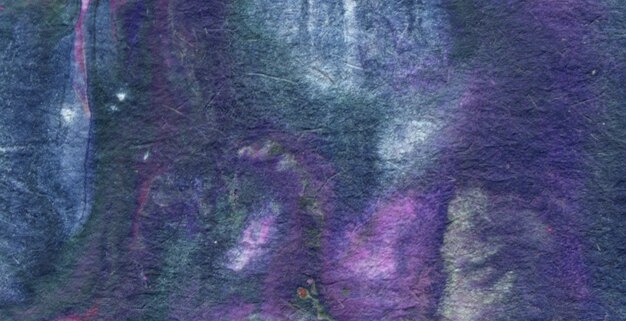 Een close-up van een paars en blauw schilderij van een waterval.