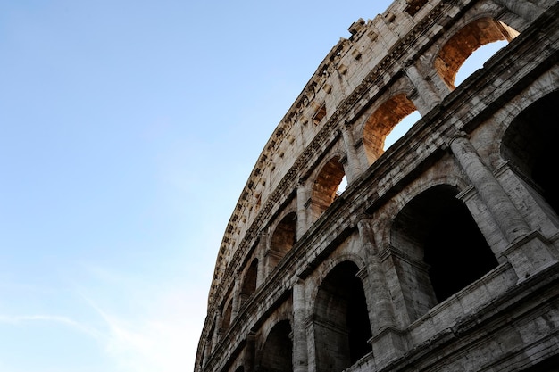 Een deel van de gevel van het Colosseum Flavische amfitheater in Rome Lazio Italië