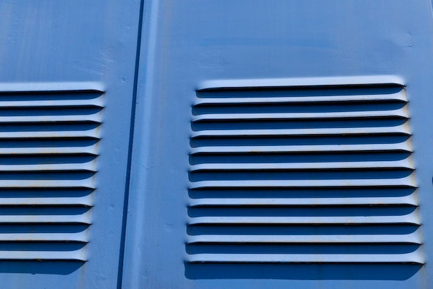 Een deel van de metalen structuur van een oude stoomlocomotief