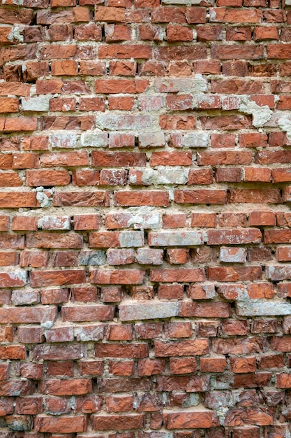 Een deel van de muur van een gebouw gemaakt van bakstenen