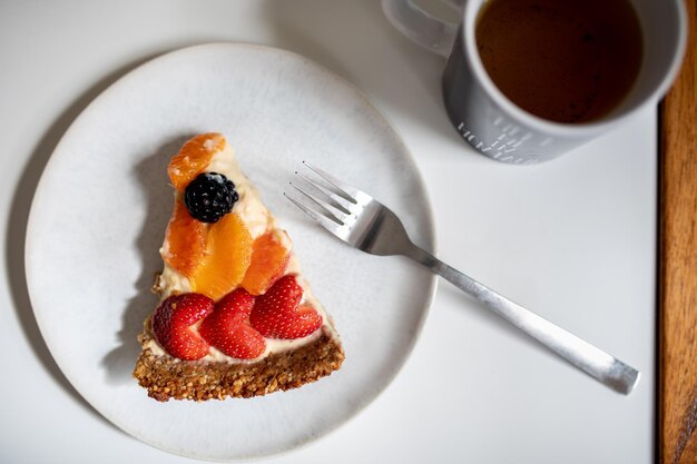 Een deel van fruit tart hoge hoek uitzicht