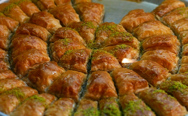 Een dienblad met baklava