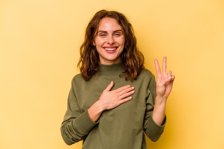 Foto een eed afleggen hand op de borst leggen