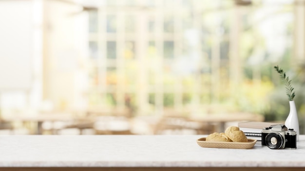 Foto een eettafel in een restaurant of koffiewinkel met uitzicht vanaf een tuin op een zonnige dag