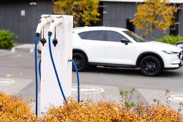 Een elektrische auto opladen - ecologische manier van rijden