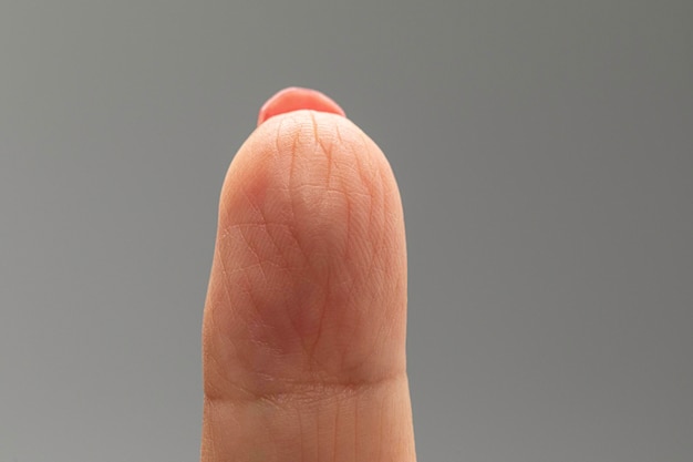 Een extreme close-up en macro gedetailleerd beeld van de palm van de wijsvinger van een persoon