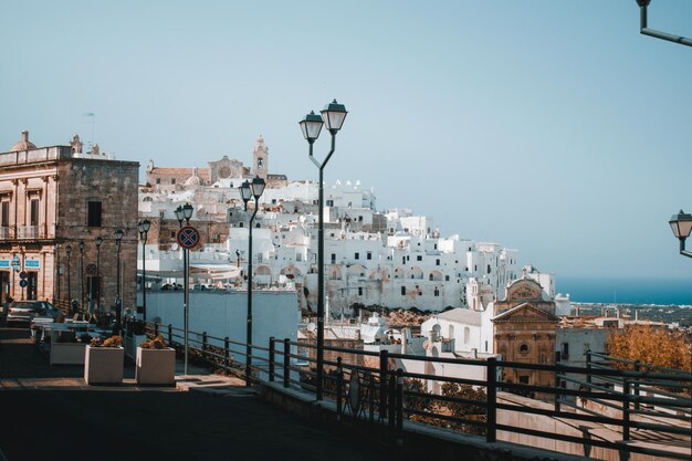 Een fantastisch uitzicht op de witte stad ostuni