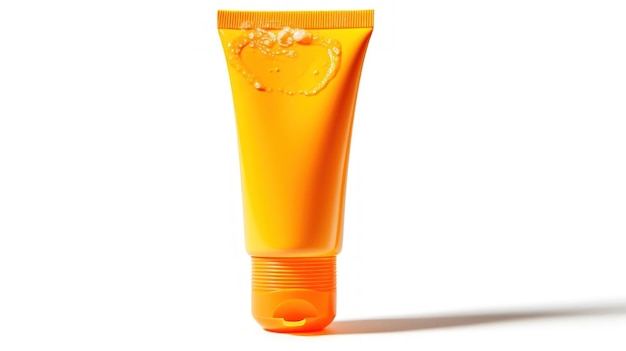 een fles oranje shampoo is gevuld met oranje vloeistof.