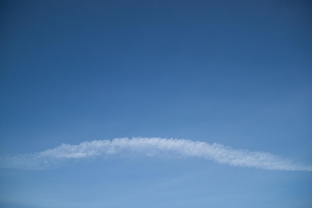 Een foto van een bewolkte hemel Hemelachtergrond natuurlijke wolken