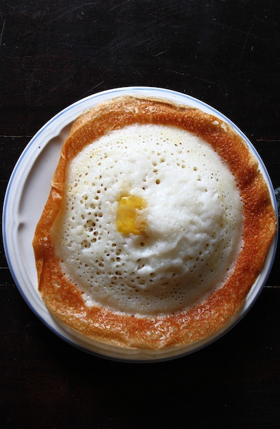 een foto van traditioneel eten appam