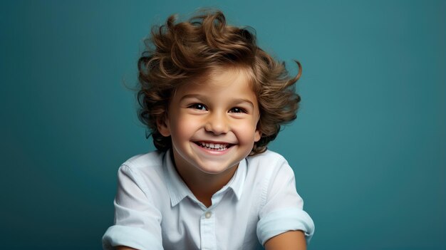 Een fotoportret van heel blij kinderstudiolicht