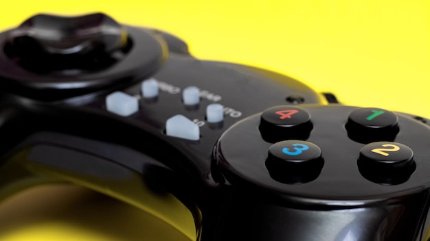 Foto een game-joystick op een gele achtergrond