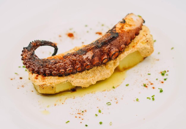 Een gastronomische portie octopustentakel op toast