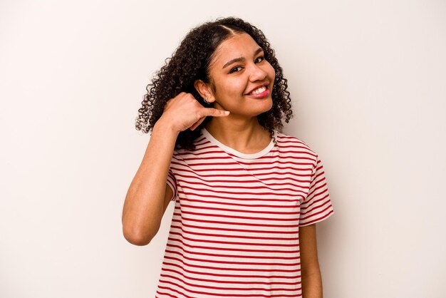 Een gebaar voor een mobiel telefoongesprek met vingers weergeven