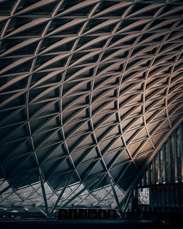 Foto een gebouw treinstation binnenzicht