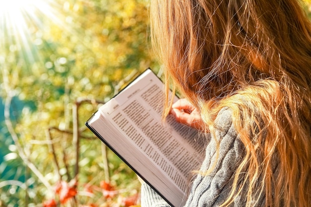 Een gelukkig kind leesboek over natuureducatie in parkreizen