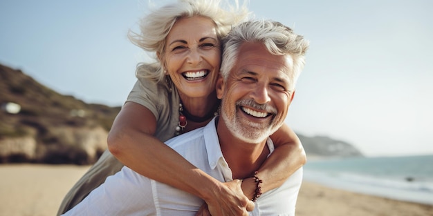 Een gelukkig volwassen ouderenpaar op het strand met glimlach en vreugde de man draagt de vrouw op zijn rug die hun jeugdige geest en jarenlange ervaring belichaamt AI Generative AI