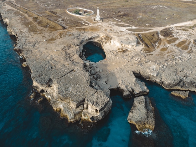 Een geweldig uitzicht op de "grotta della poesia" in Puglia