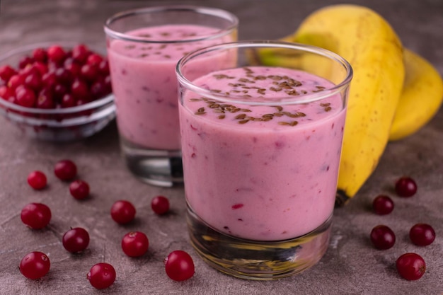 Een gezonde smoothie gemaakt met cranberry en lijnzaad