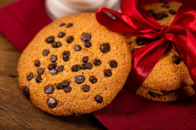 Een glas melk en koekjes voor de kerstman kersttraktatie voor de kerstman close-up