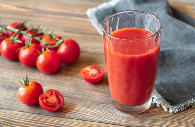 Een glas tomatensap