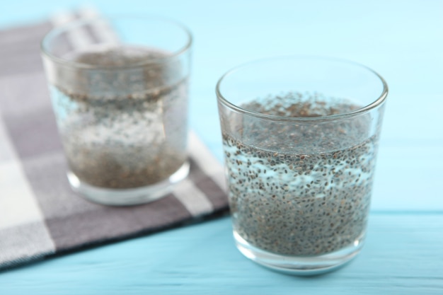 Foto een glas water met chiazaden superfood voedingssupplementen