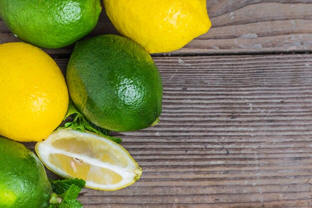 Foto een glas zelfgemaakte munt limonade.