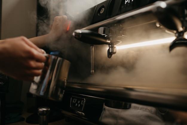 Een goede foto van een professionele koffiemachine