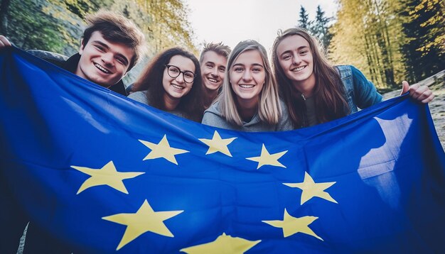 Foto een groep jongeren maakt een selfie, op de achtergrond wappert de vlag van de europese unie