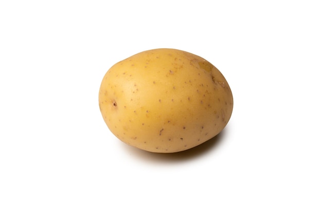 Een groep verse smakelijke aardappel geïsoleerd op een witte achtergrond.