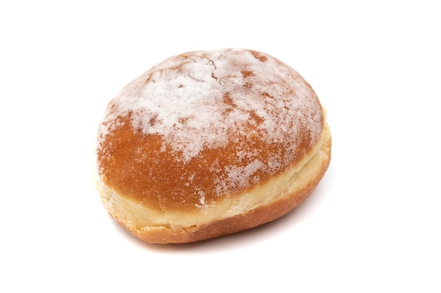 Een heerlijke berliner (berliner donut), geïsoleerd op een witte achtergrond. Een Berliner is een Duitse donut.