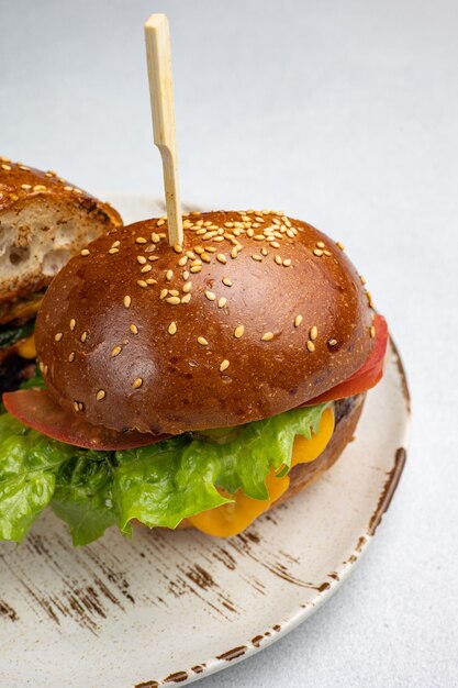 Een heerlijke hamburger uit een restaurant Close Up