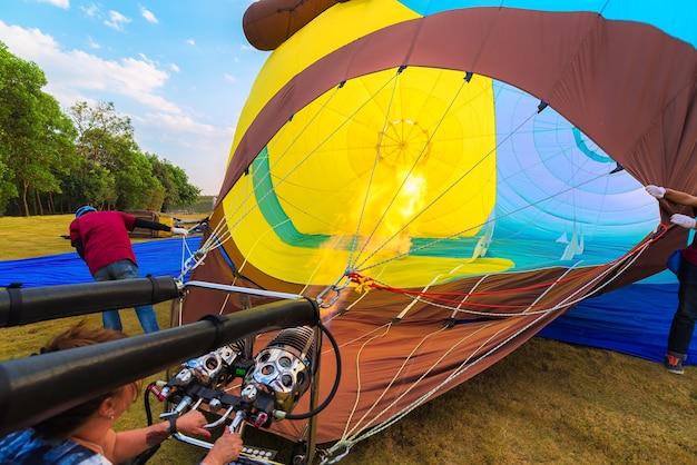 Een helder en kleurrijk fragment van hete luchtballon.