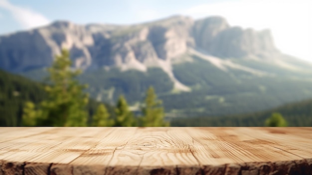 Een houten tafel met een berg op de achtergrond