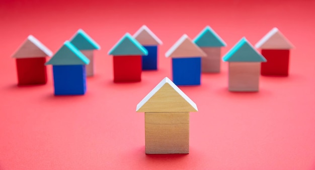 Een huismodel voor de andere rode kleur achtergrond