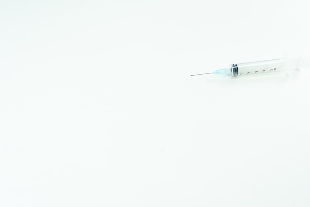 Een injectiespuit om drugs in een persoon te injecteren