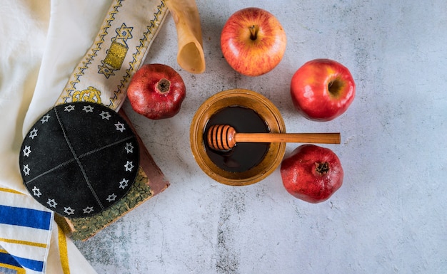 Een joods nieuwjaar met honing voor de appel- en granaatappelvakantie van rosh ha shana