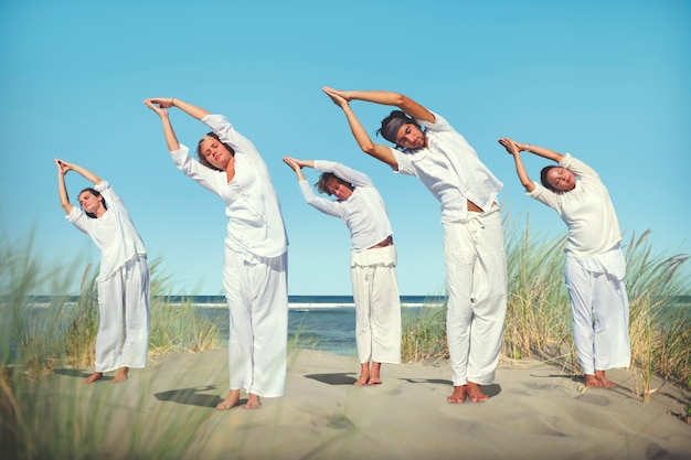 Een Kaukasische familie geniet van de zomervakantie