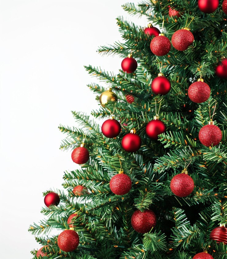 Foto een kerstboom met rode decoraties erop