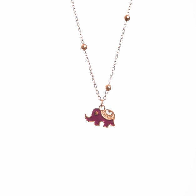 Een ketting met een roze olifant bedel.