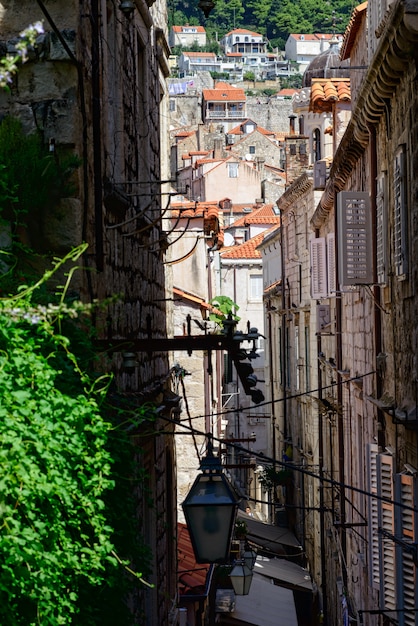 Een kleine straat van Dubrovnik met trappen